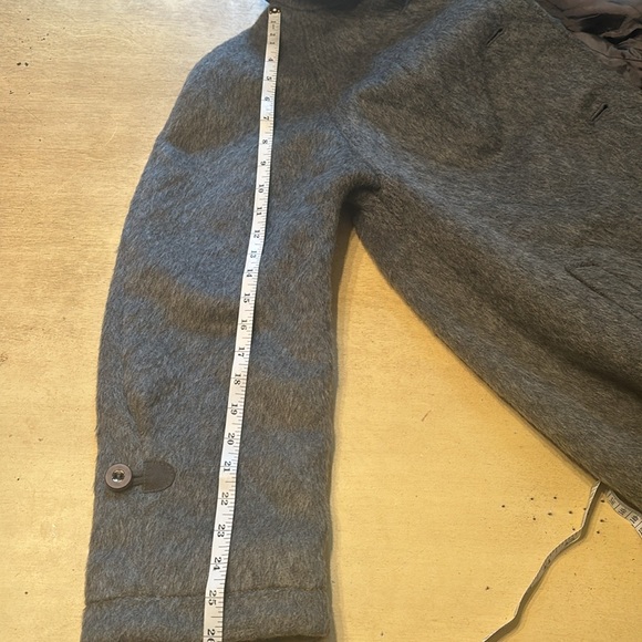 Elegant Gray Wool Coat - Picture 16 of 16